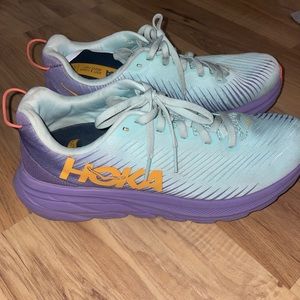 HOKA WOMENS RINCÓN 3 RUNNING SHOES